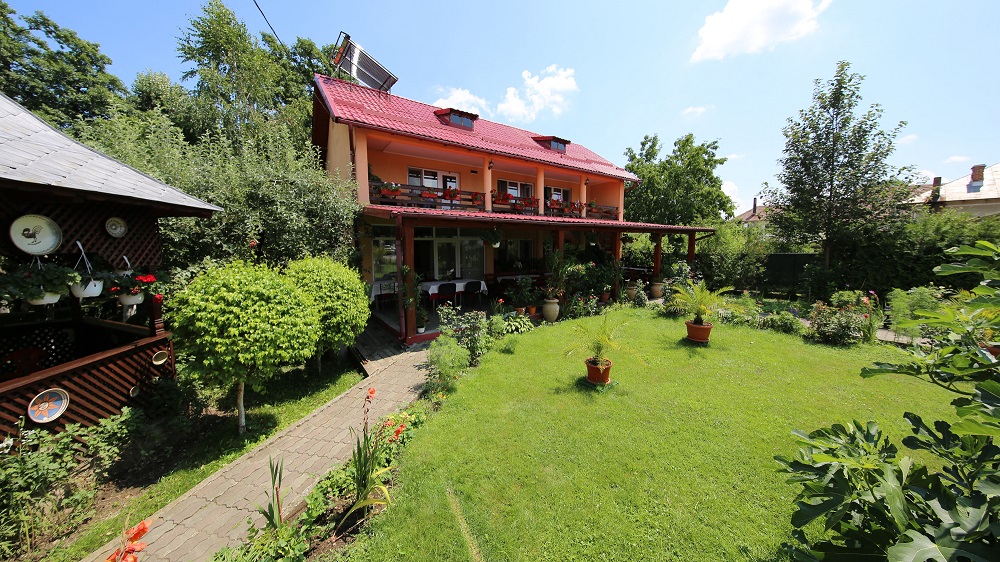 Pensiune cu Foisor in Curte